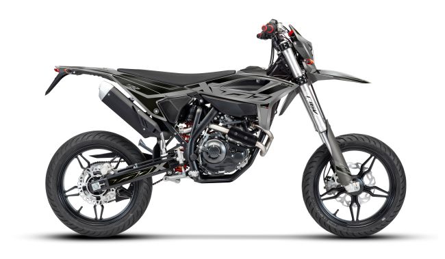 RR 125 Motard X Special Edition 6